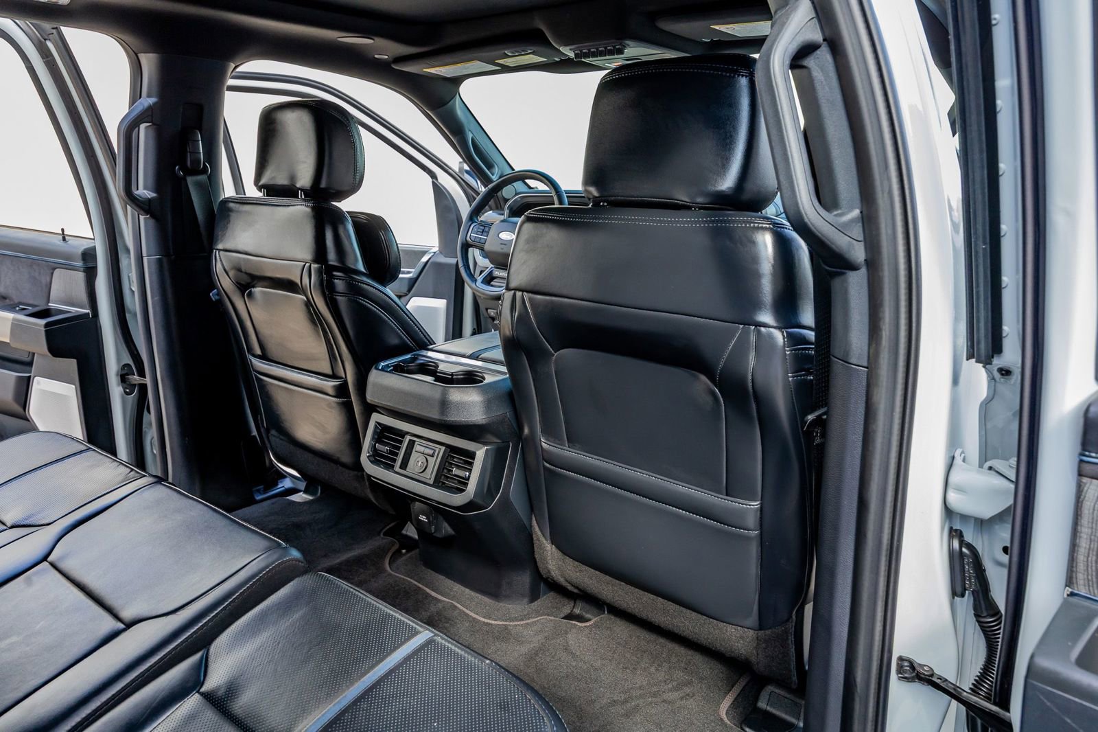 Used 2025 Ford F450 Platinum w/ FX4 Off-Road Package AWD/4WD image 32