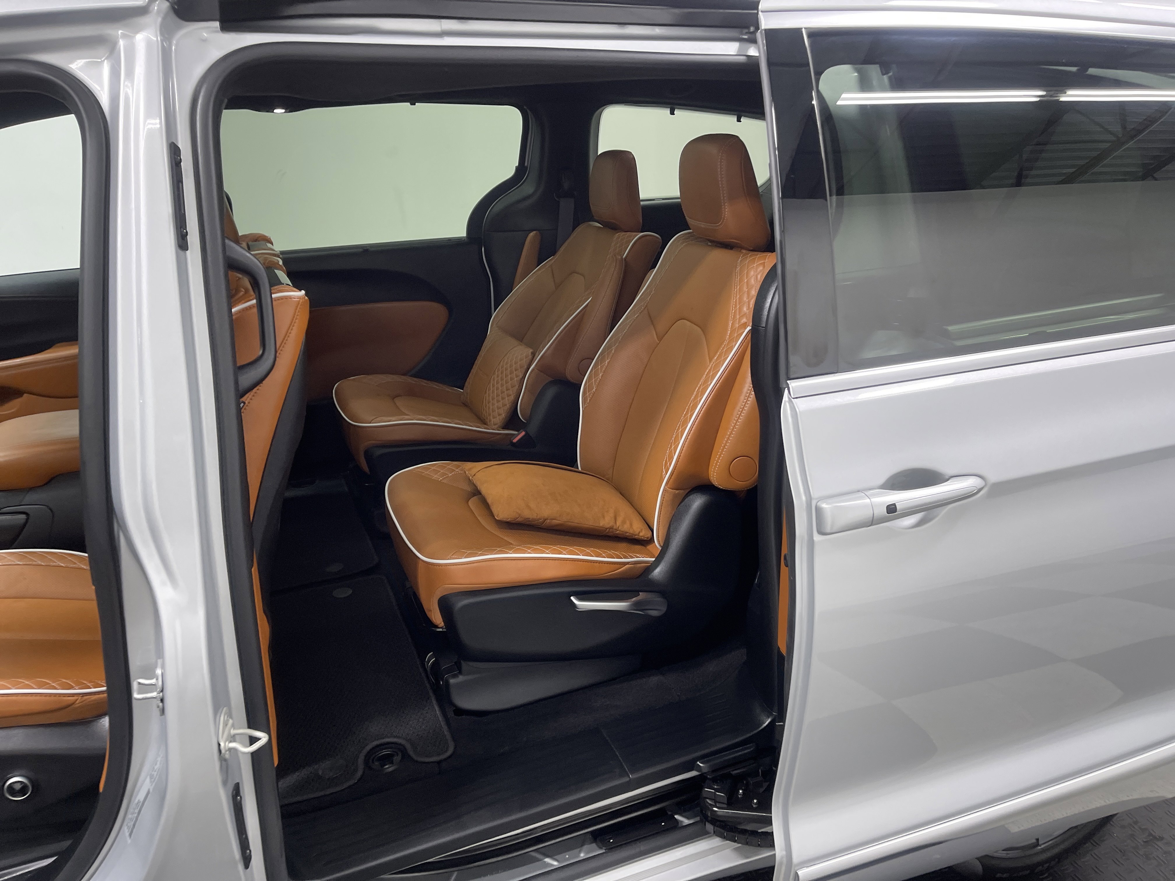 Used 2026 Chrysler Pacifica Pinnacle image 18