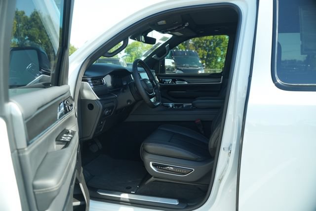 New 2026 Jeep Grand Wagoneer Summit AWD/4WD image 12