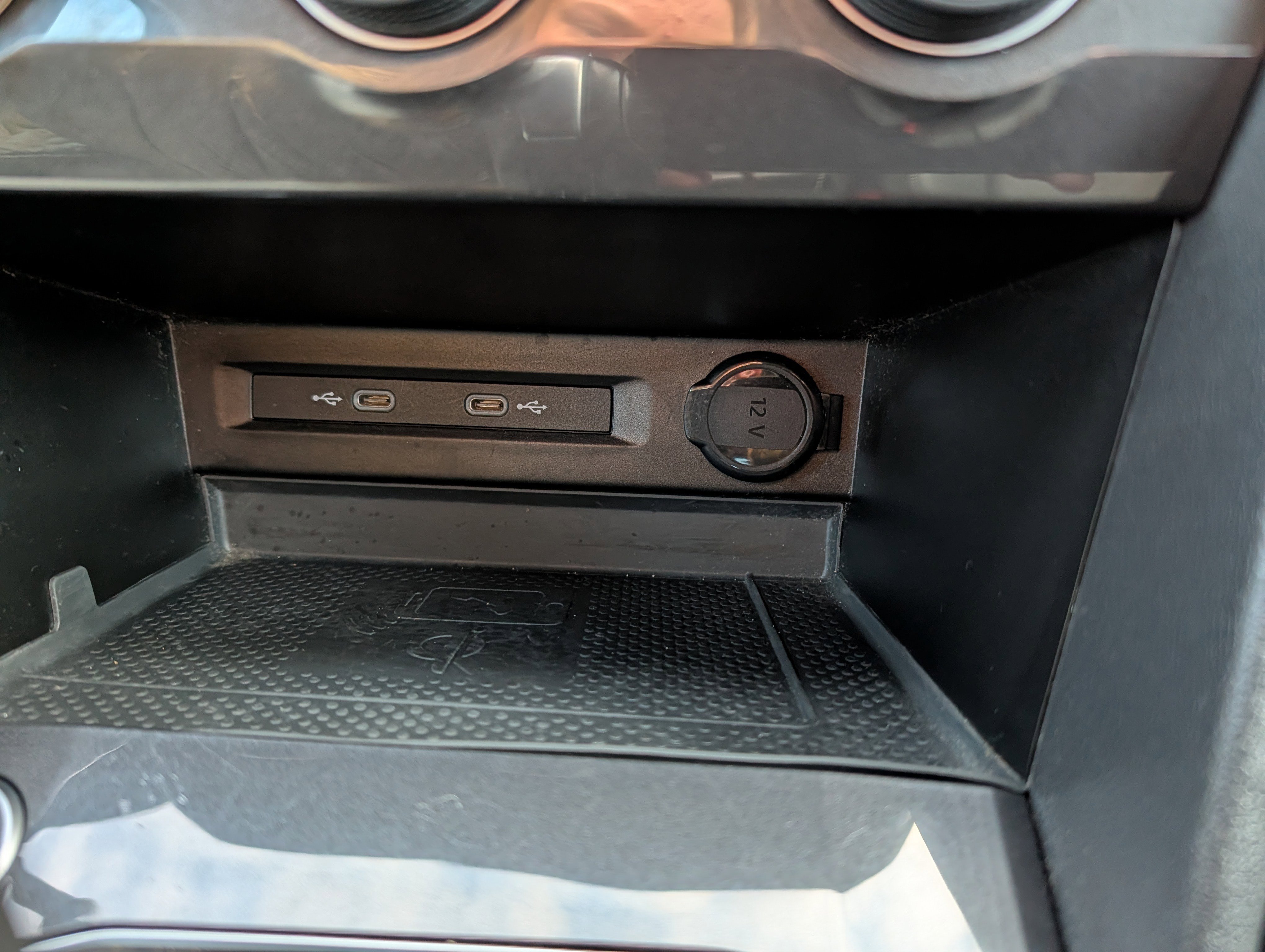 Used 2021 Volkswagen Tiguan SE image 32