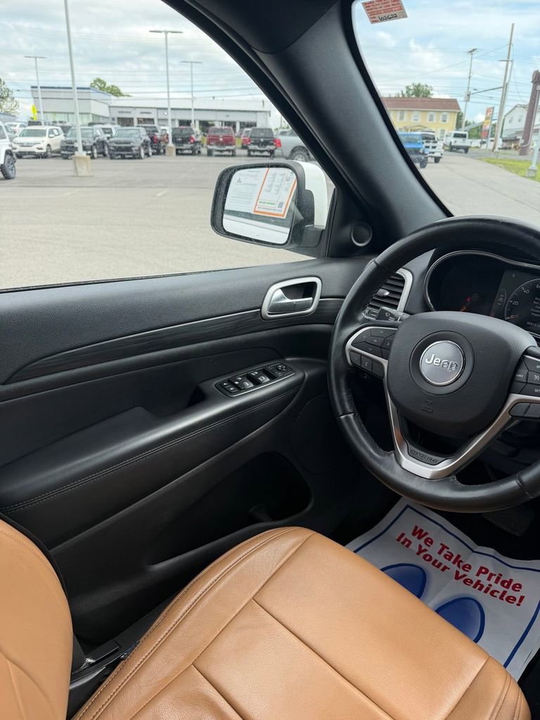 Certified 2019 Jeep Grand Cherokee Laredo AWD/4WD image 13