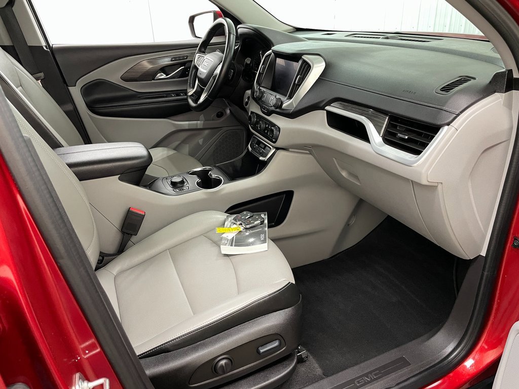 Used 2024 GMC Terrain SLT image 36