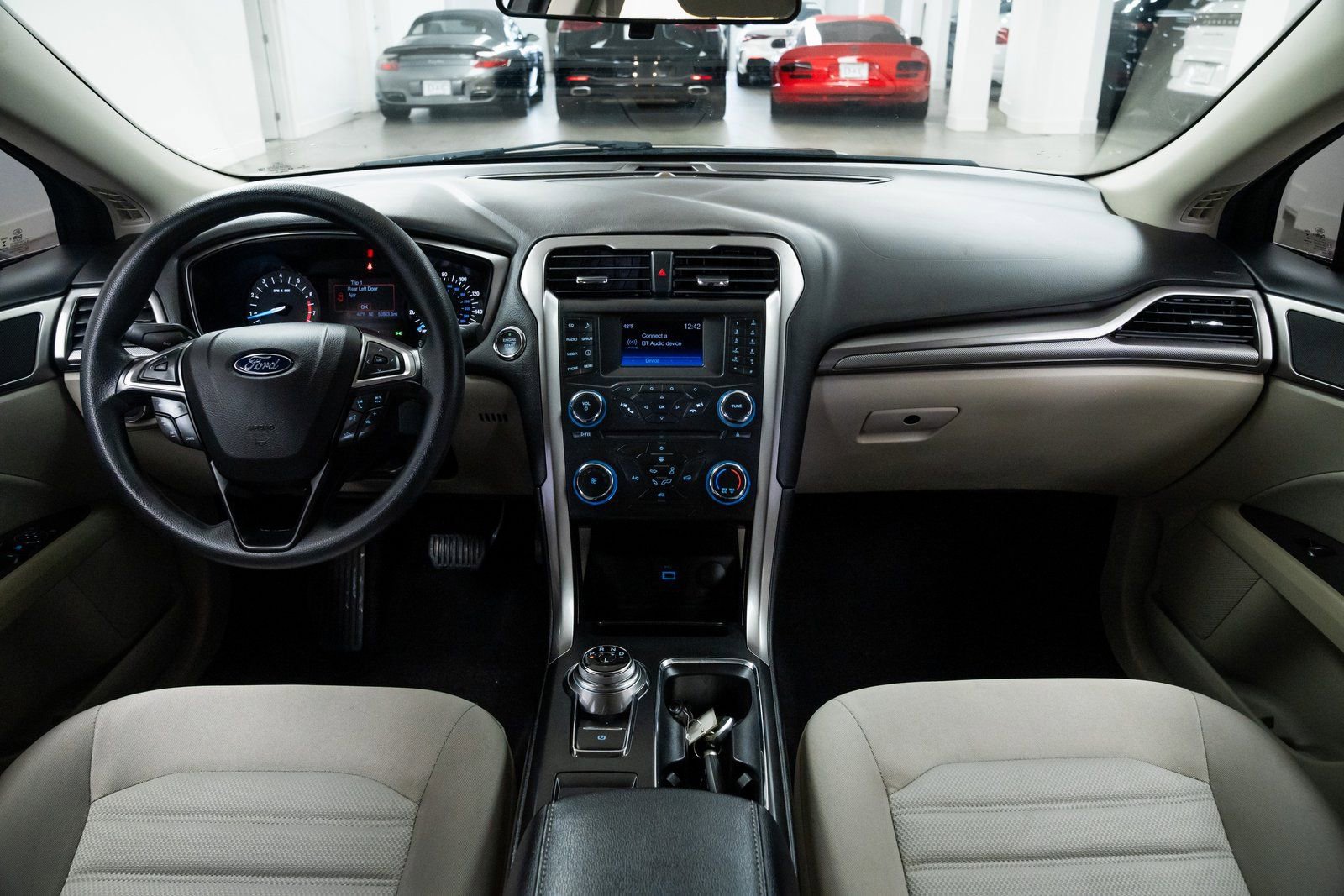 Used 2017 Ford Fusion SE FWD image 9