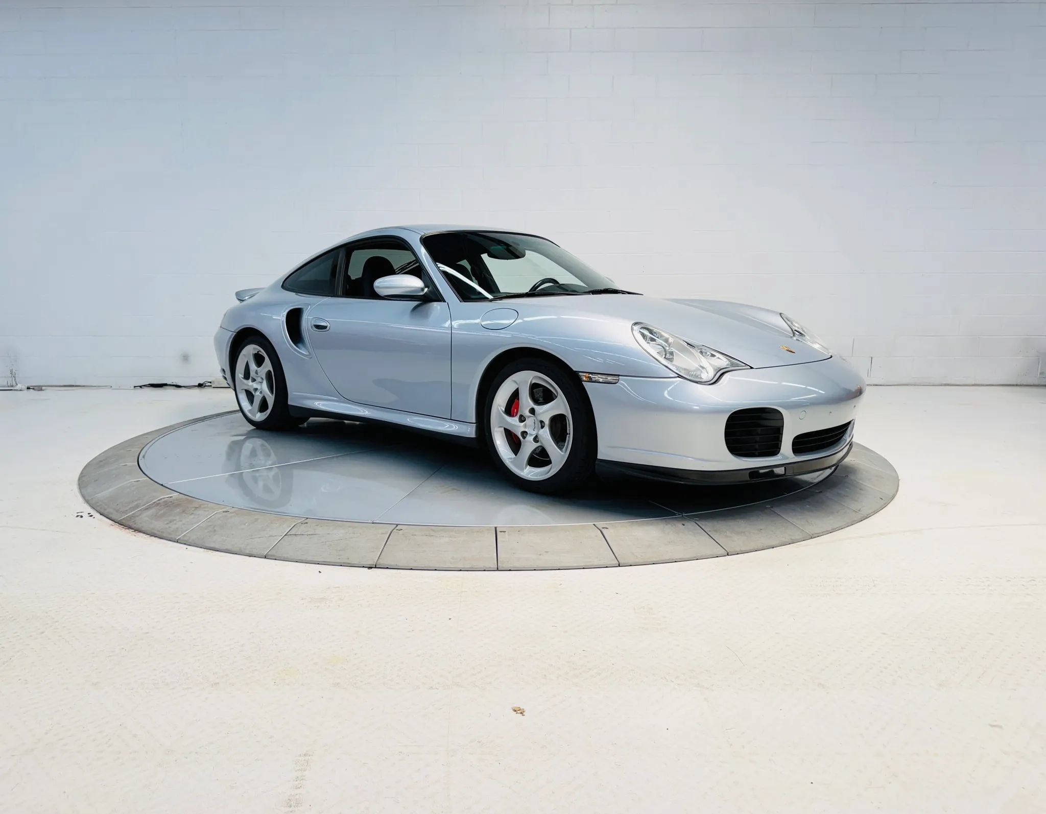 Used 2002 Porsche 911 Turbo AWD/4WD image 2
