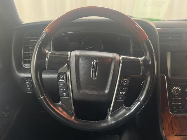 Used 2015 Lincoln Navigator 4WD image 16