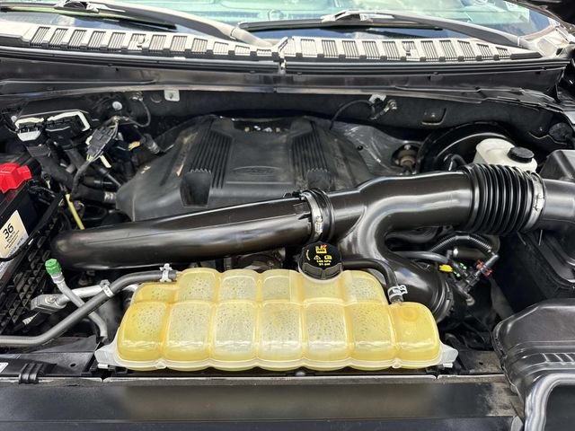 Used 2018 Ford Expedition XLT w/ Equipment Group 202A RWD image 10