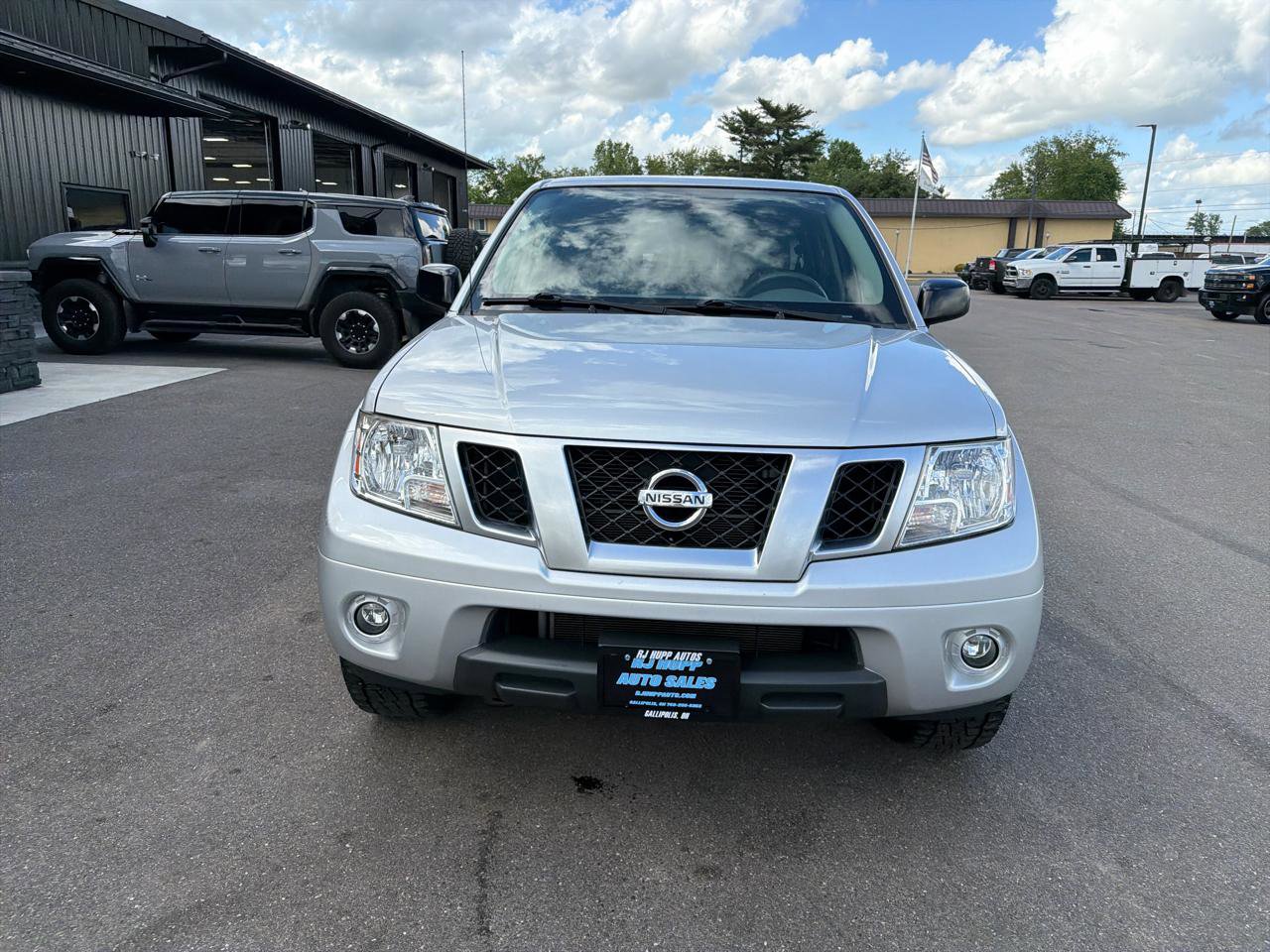 Used 2020 Nissan Frontier SV AWD/4WD image 2