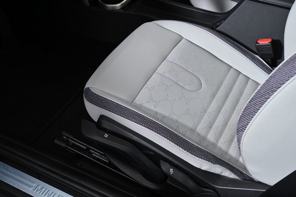 Certified 2025 MINI Cooper S image 23