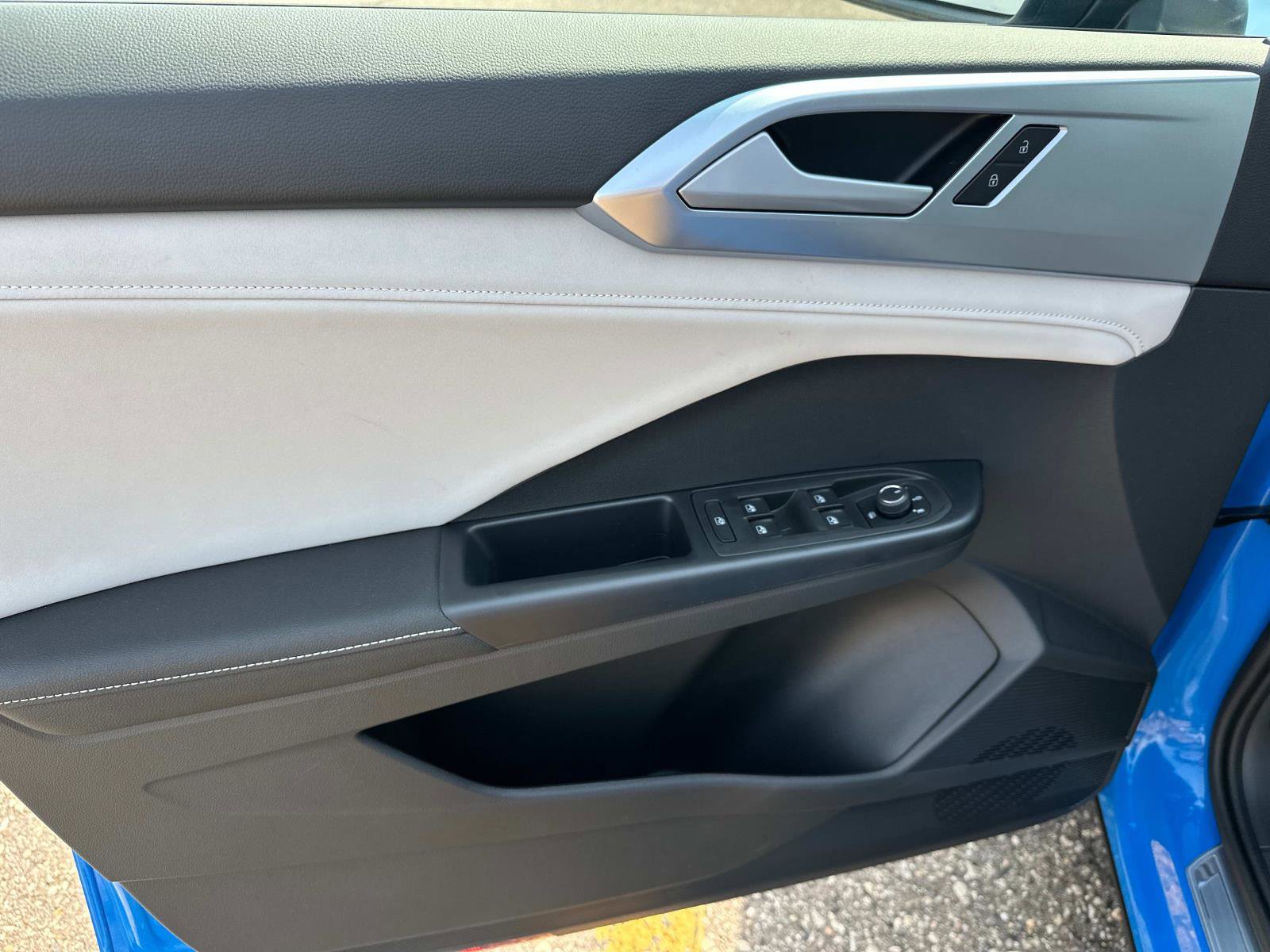 New 2025 Volkswagen Taos SE image 15