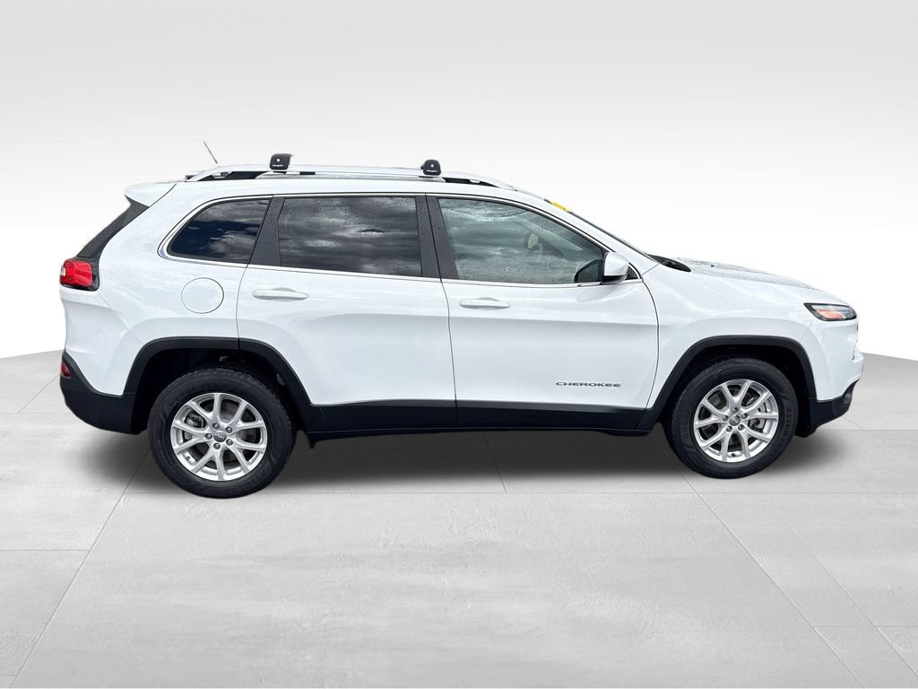 Used 2017 Jeep Cherokee Latitude w/ Cold Weather Group AWD/4WD image 7