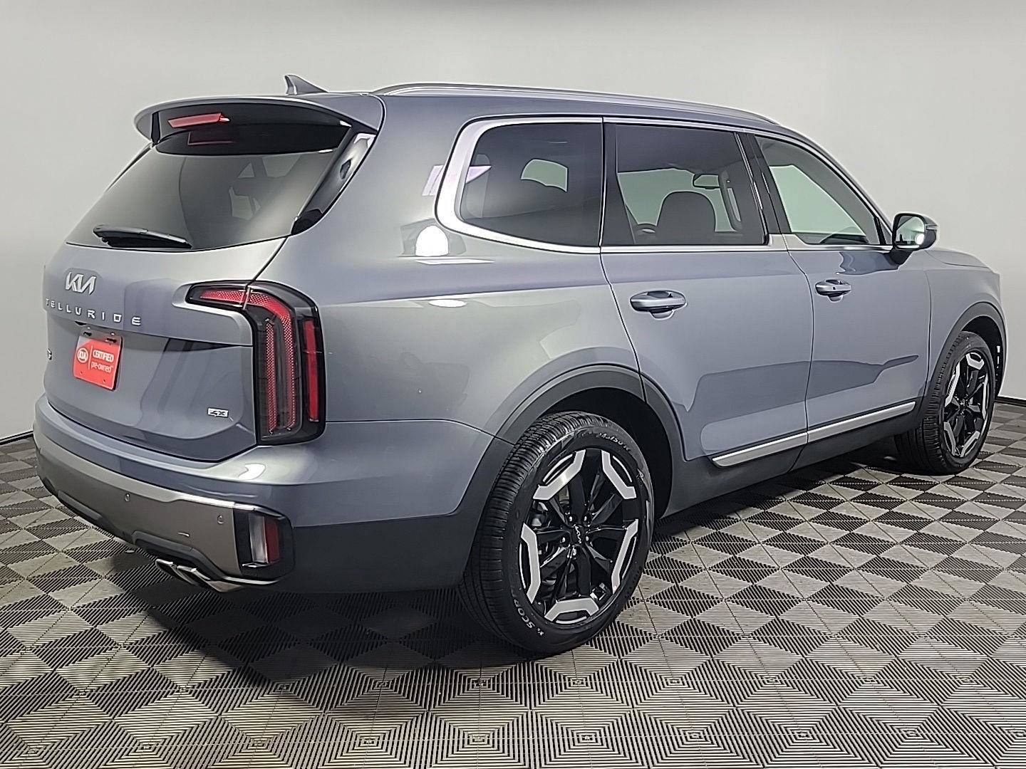 Used 2025 Kia Telluride EX w/ EX Captain's Chair Package AWD/4WD image 4