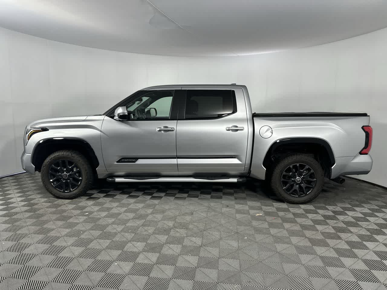 Used 2024 Toyota Tundra Platinum AWD/4WD image 5