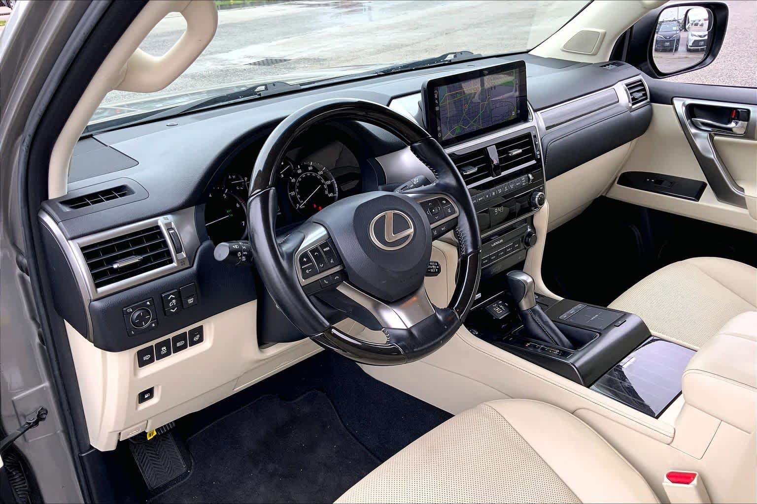 Used 2022 Lexus GX 460 Premium w/ Accessory Package AWD/4WD image 17