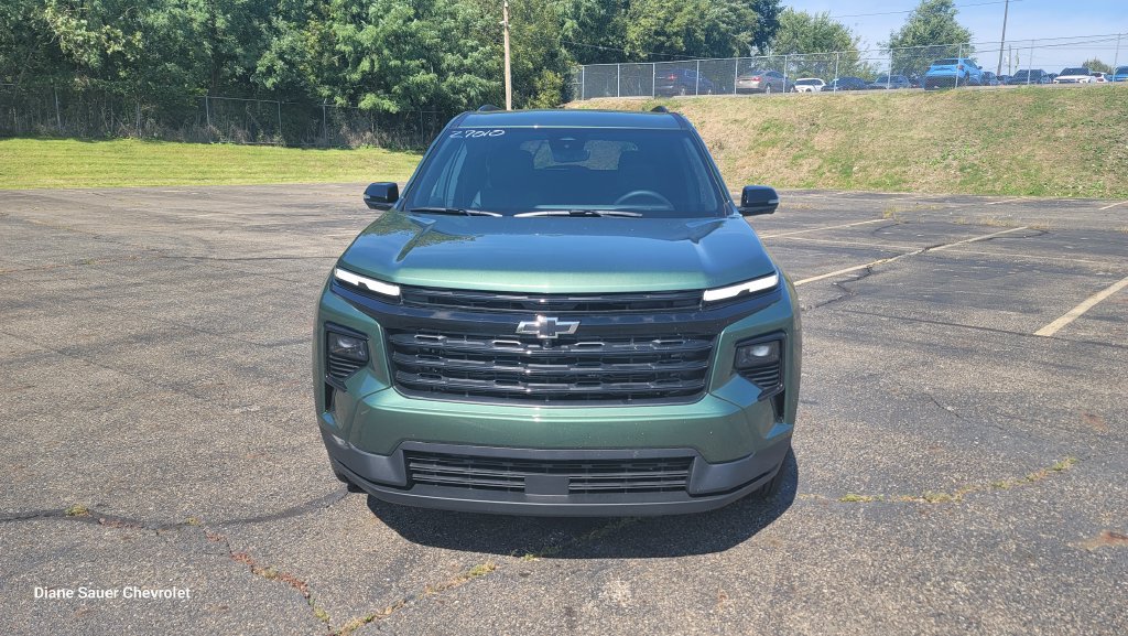 New 2027 Chevrolet Traverse LT w/ Midnight/Sport Edition FWD image 4