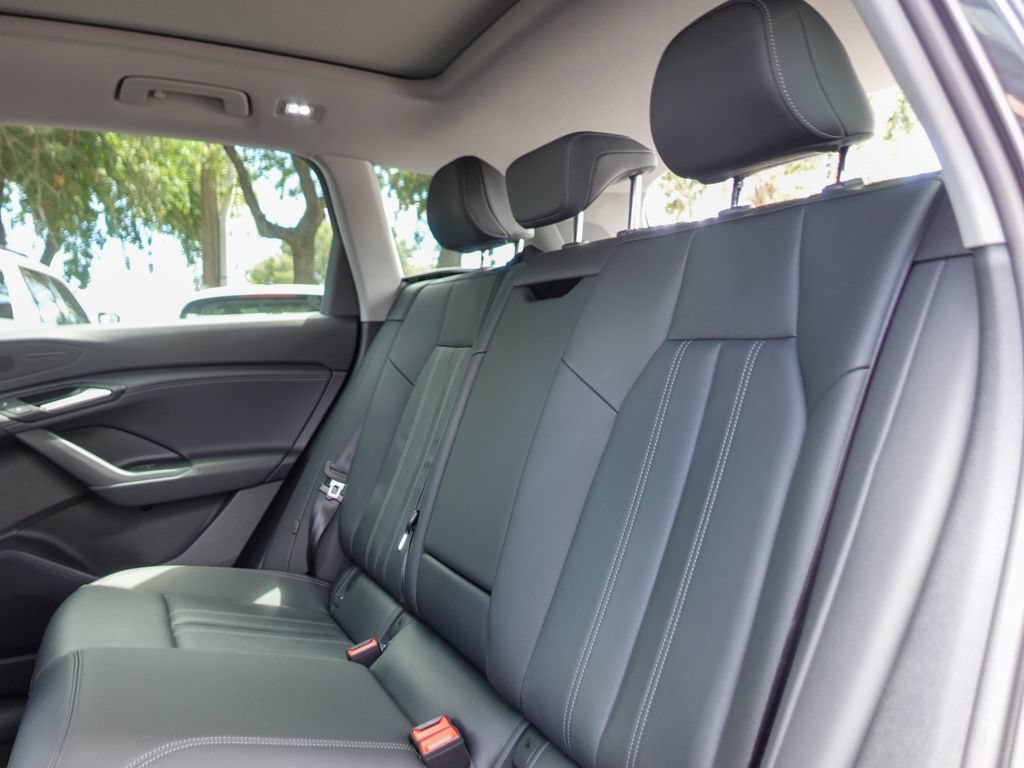 Used 2025 Audi Q6 e-tron Premium w/ Convenience Package RWD image 20
