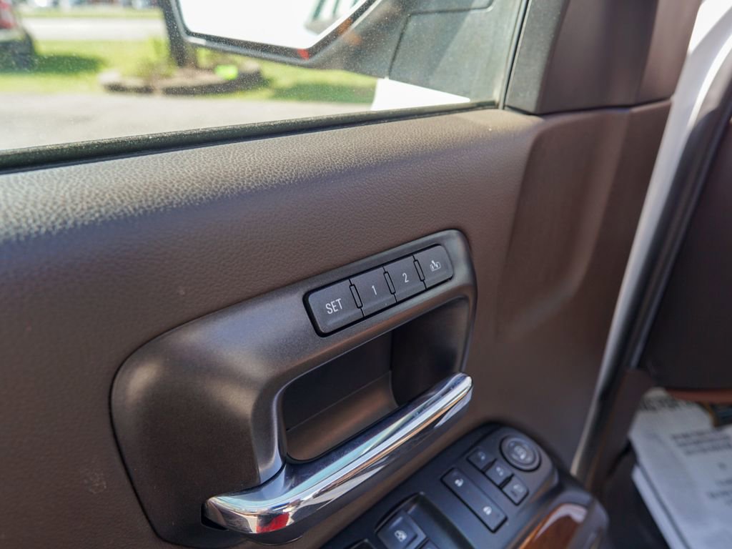 Used 2018 Chevrolet Silverado 1500 High Country image 17