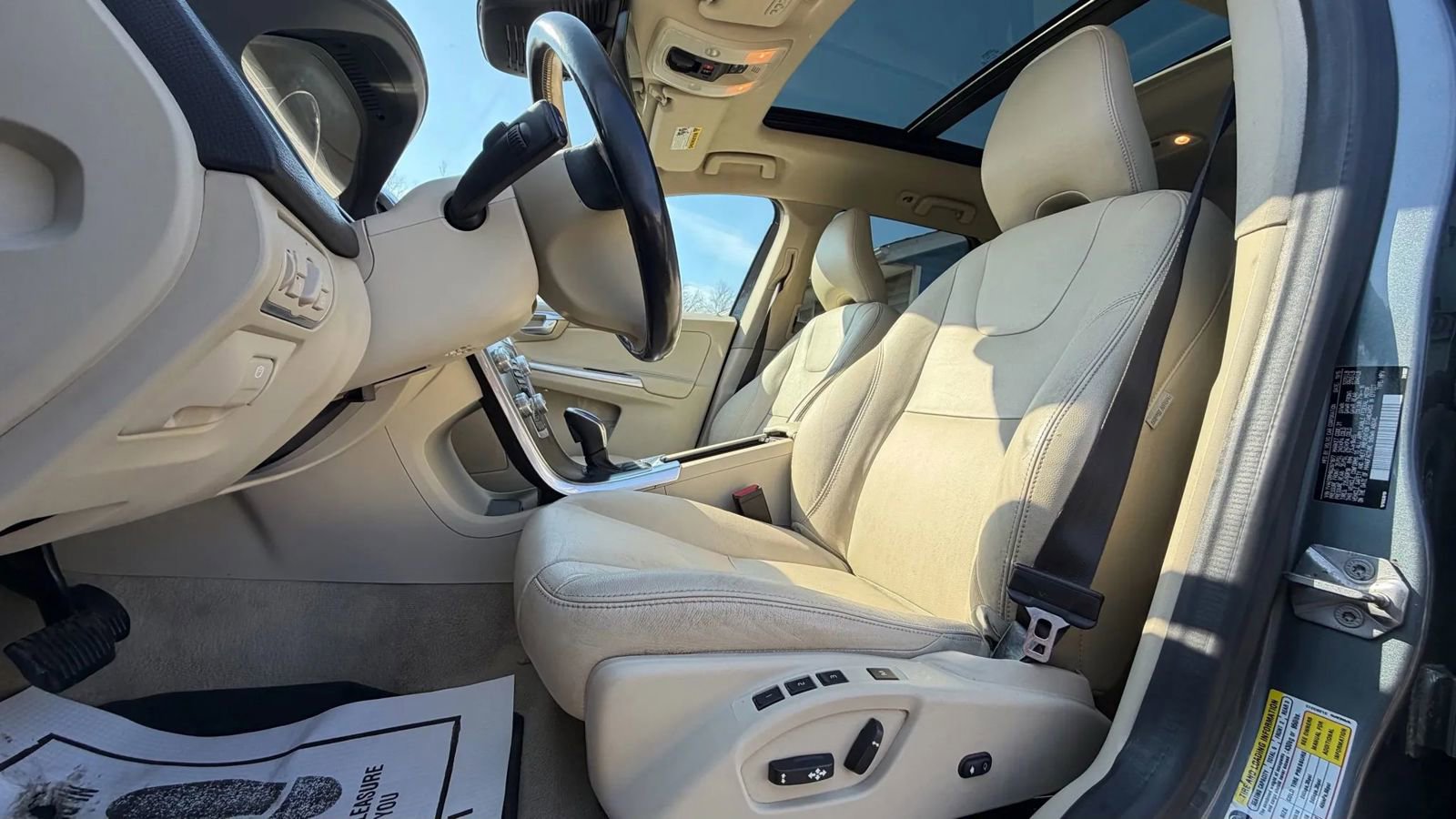 Used 2016 Volvo XC60 T5 Platinum image 12