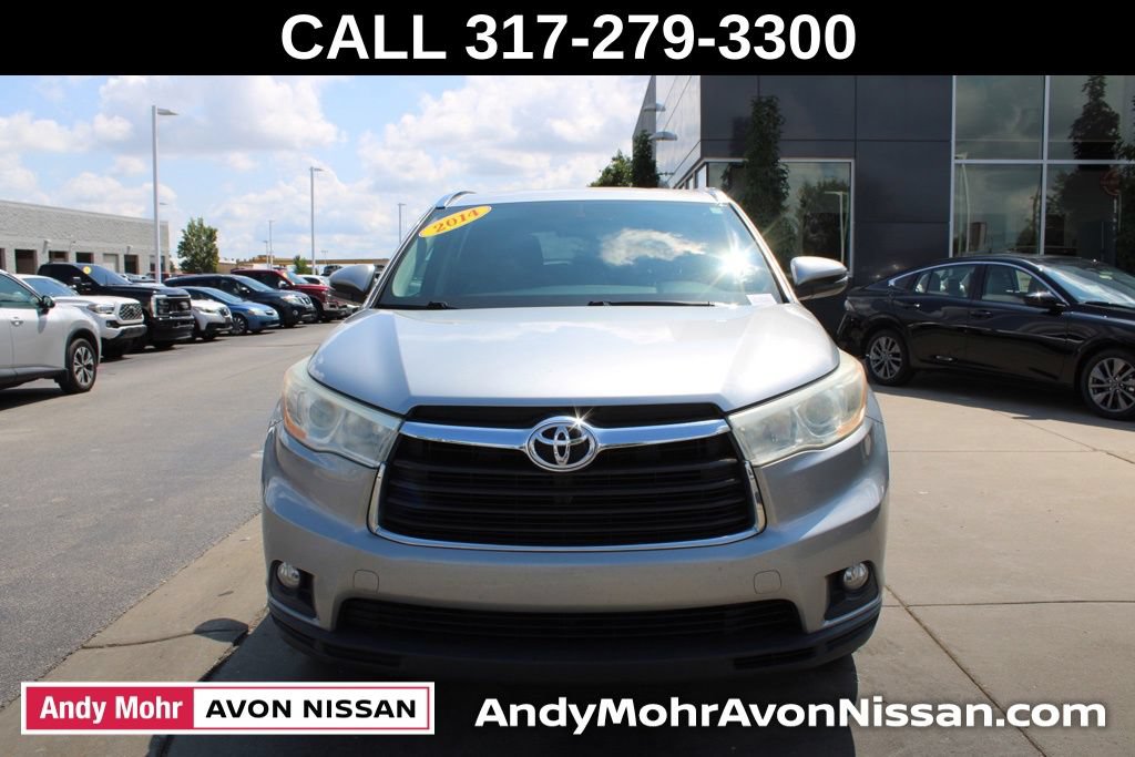 Used 2014 Toyota Highlander XLE FWD image 2