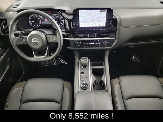 Used 2025 Nissan Pathfinder SL AWD/4WD image 21