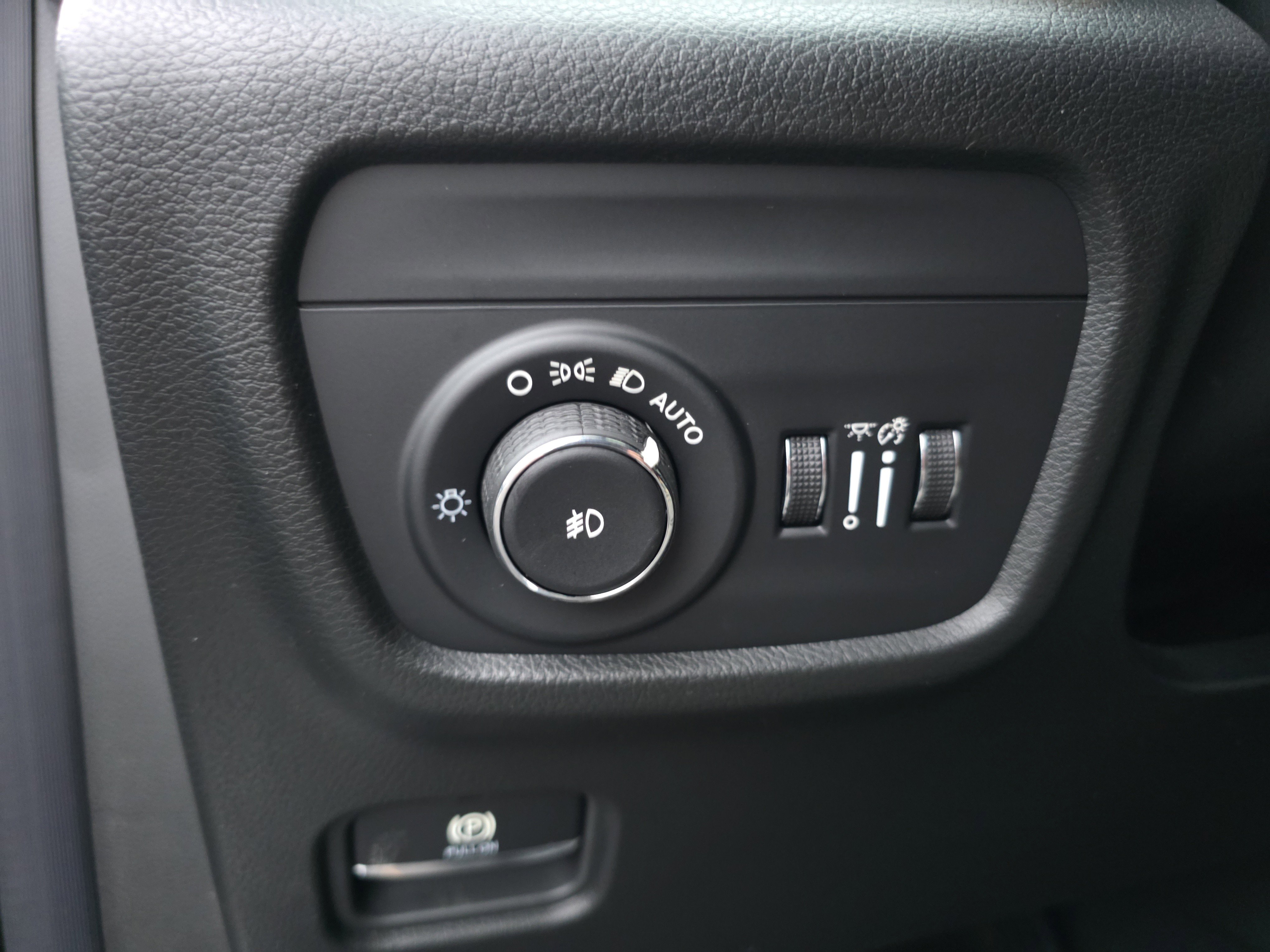 New 2025 Jeep Grand Cherokee Limited w/ Luxury Tech Group II image 14