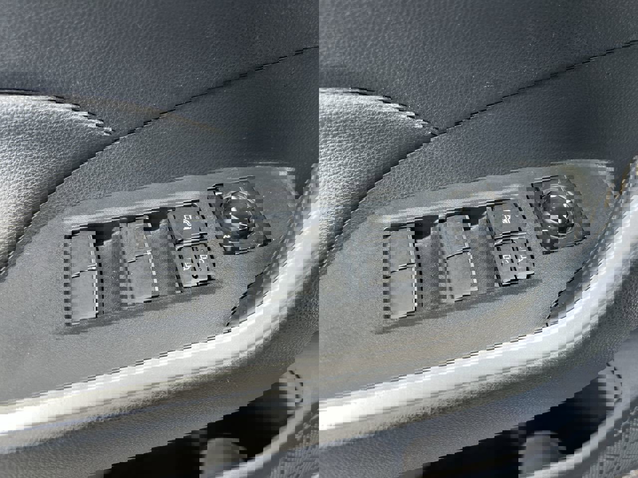 Used 2021 Toyota RAV4 XLE Premium image 15