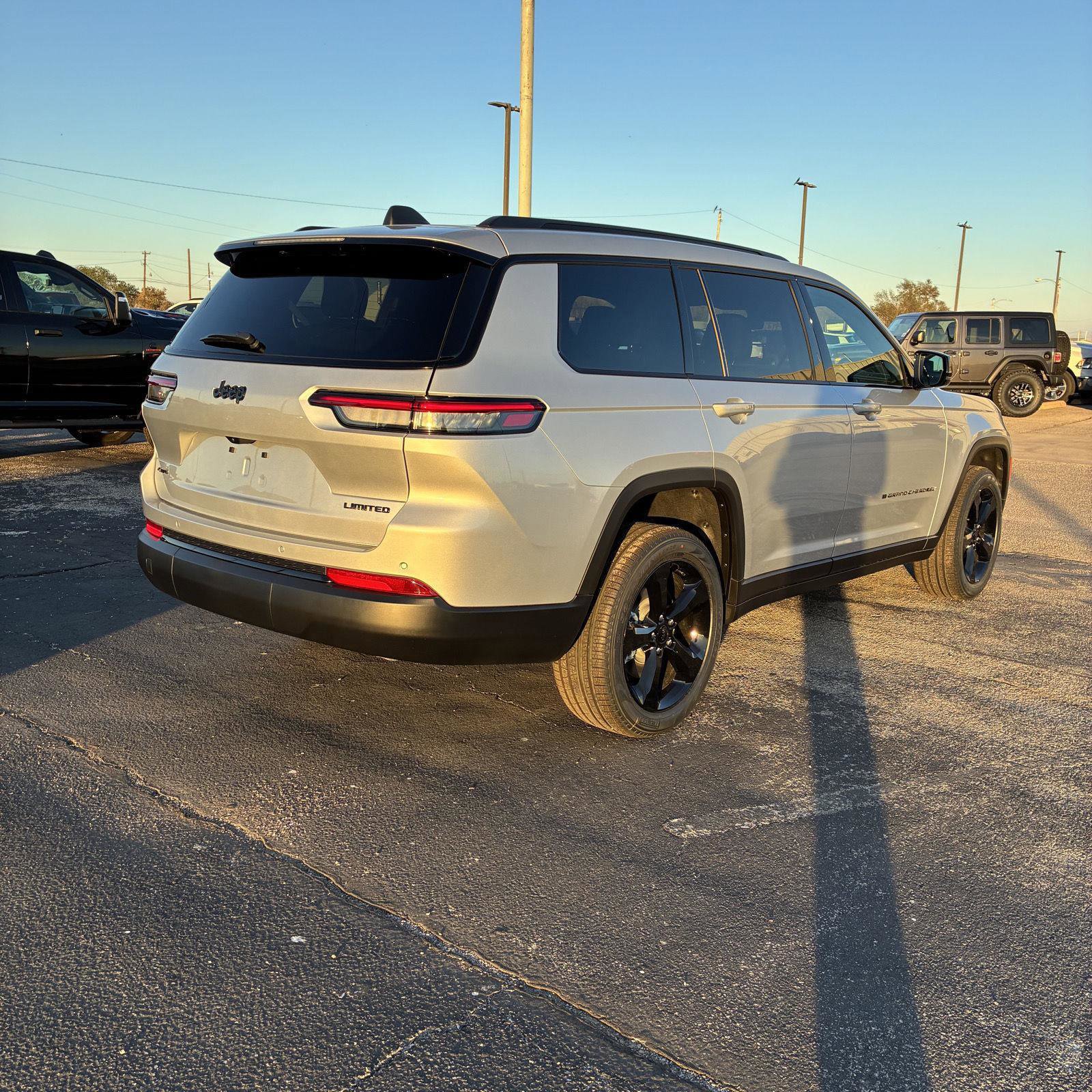 New 2025 Jeep Grand Cherokee L Limited w/ Black Appearance Package image 15