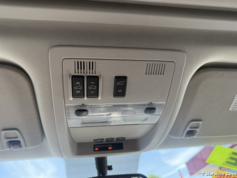 Used 2013 Cadillac Escalade Premium AWD/4WD image 13