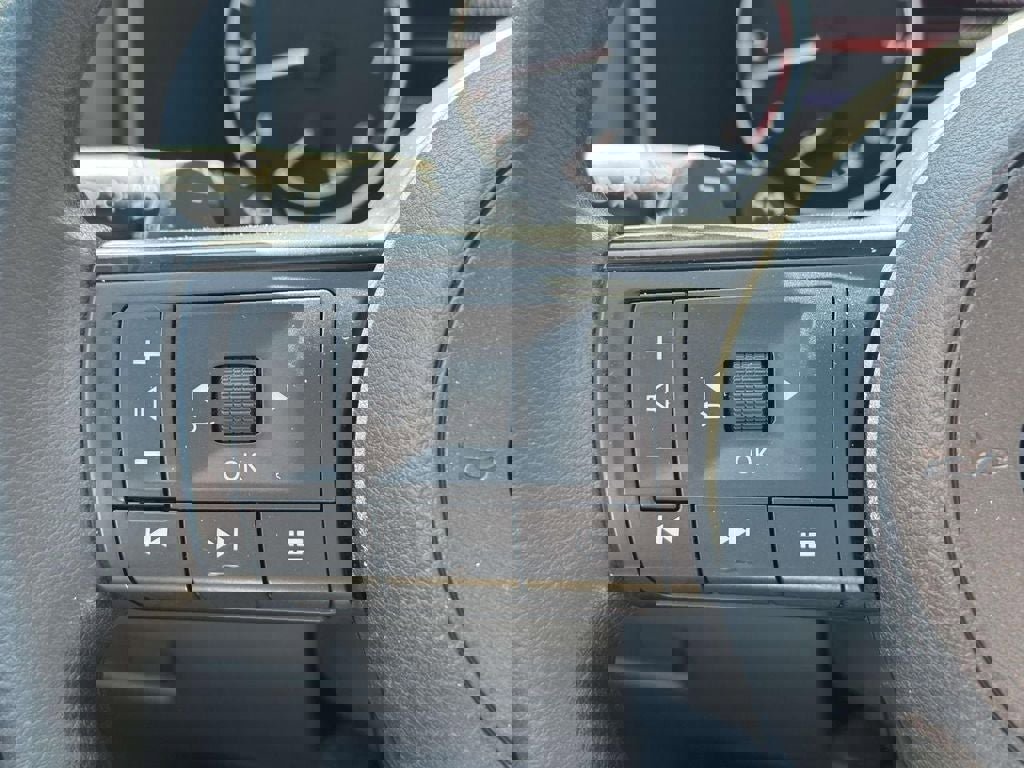 Used 2022 Nissan Rogue S image 19