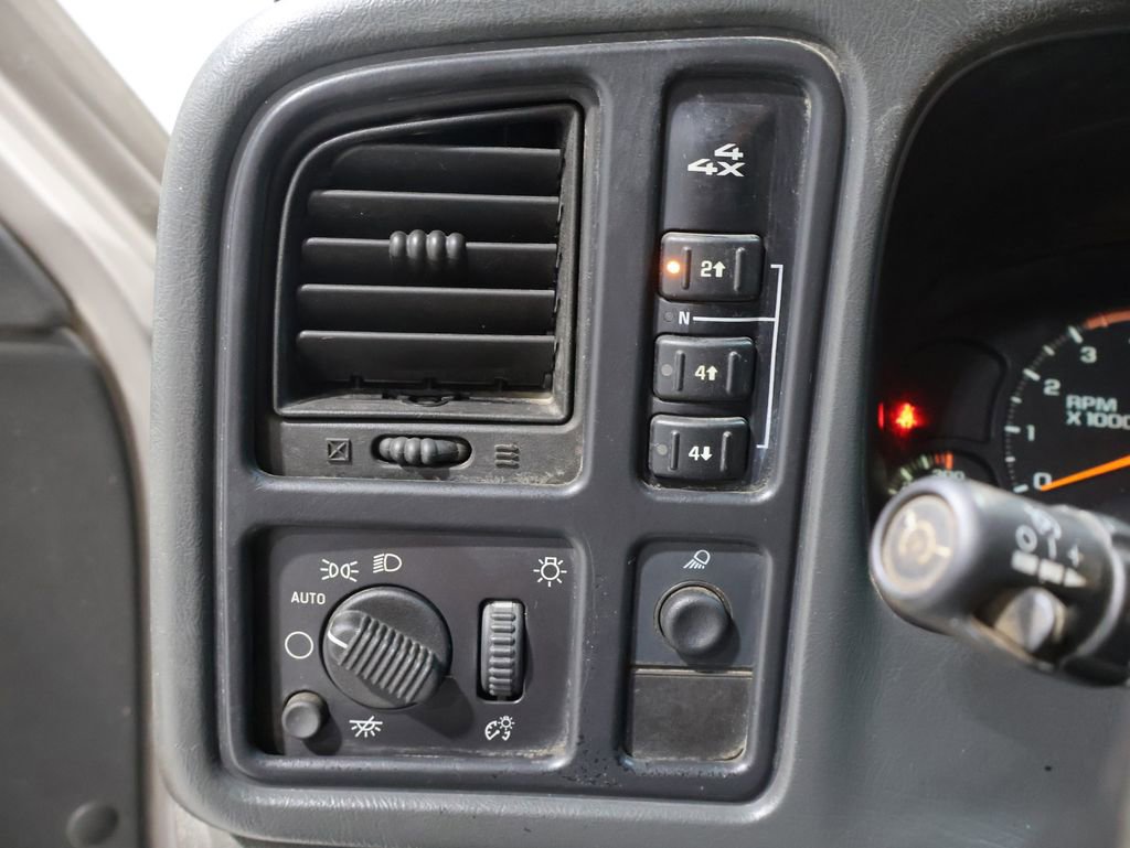 Used 2004 Chevrolet Silverado 3500 4x4 Extended Cab w/ Heavy-Duty Power Package image 26