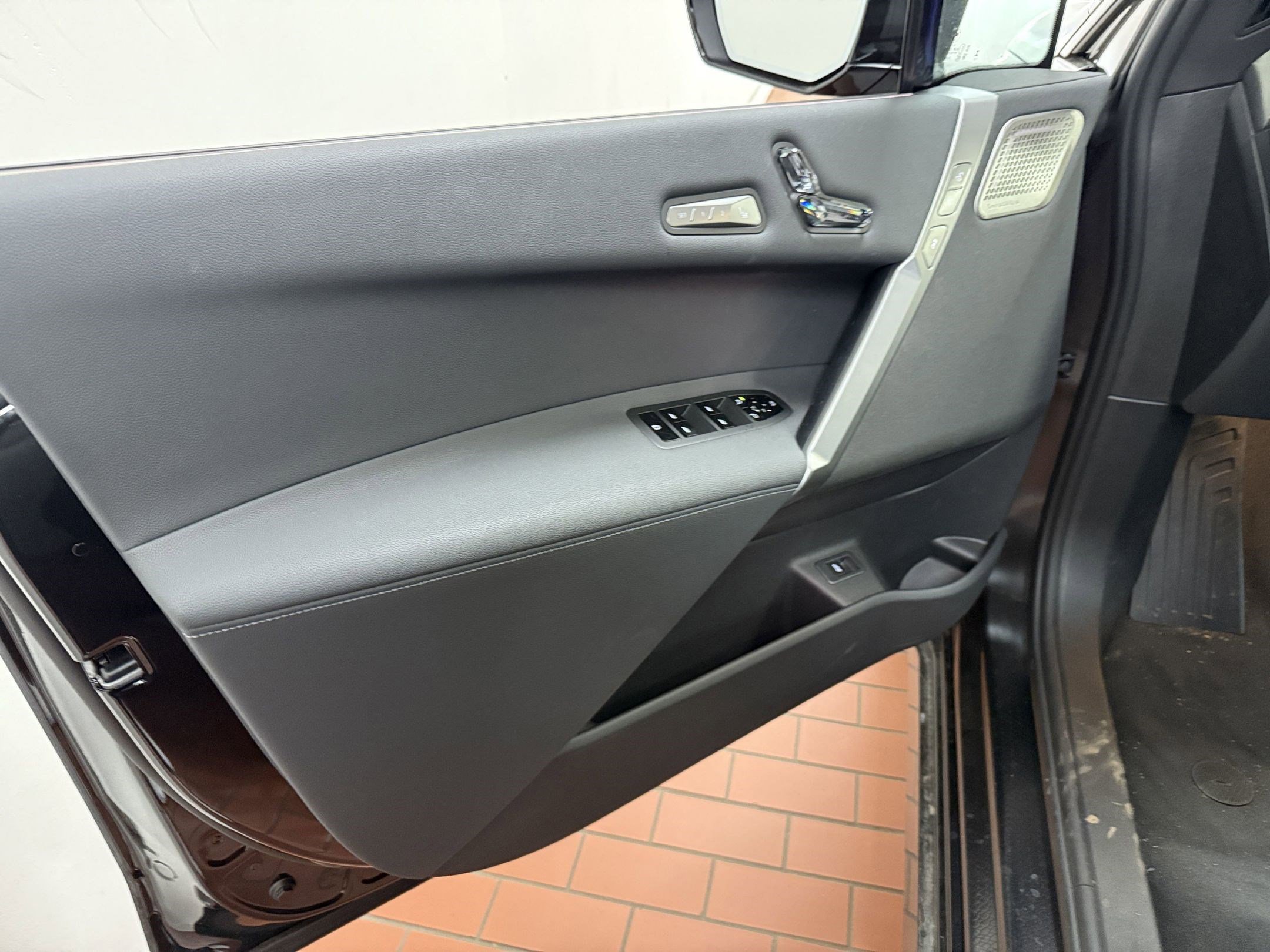 Used 2025 BMW iX M60 image 23