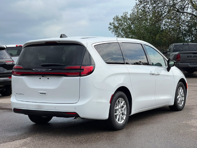 New 2027 Chrysler Pacifica Select FWD image 40