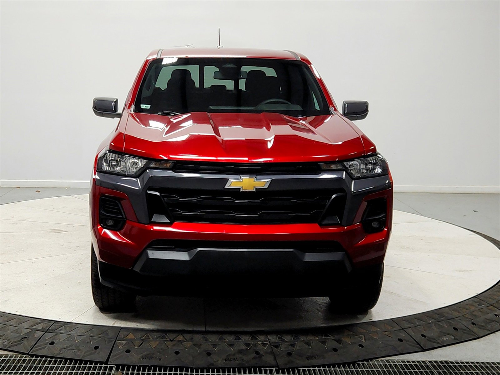 Used 2024 Chevrolet Colorado LT w/ LT Convenience Package II image 2