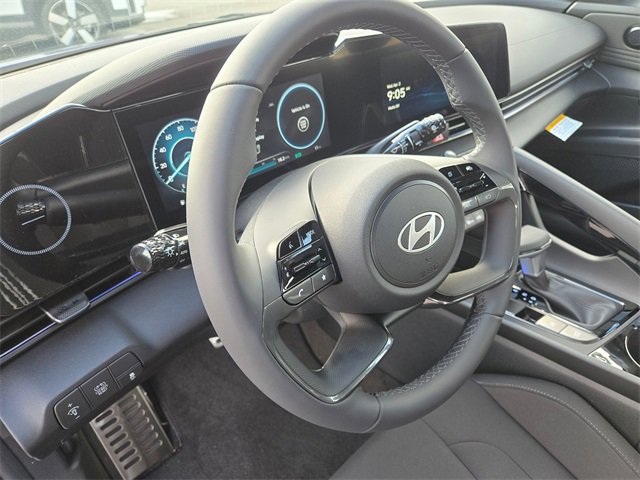 New 2025 Hyundai Elantra SEL image 12