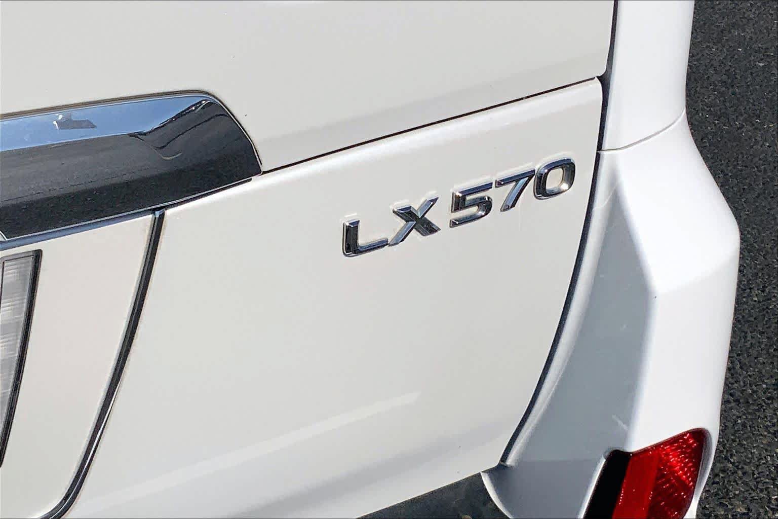 Used 2019 Lexus LX 570 4WD w/ Luxury Package image 10