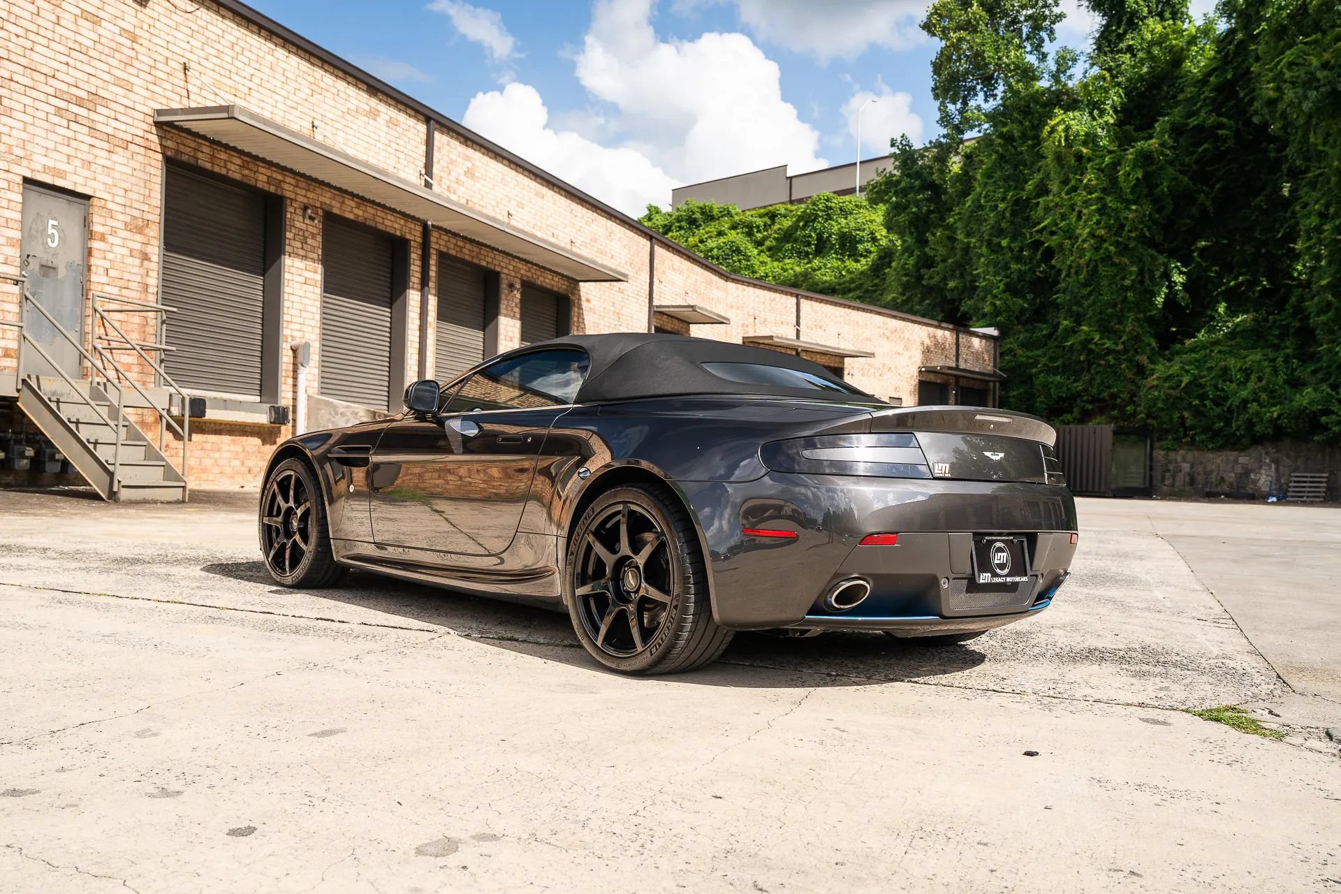Used 2013 Aston Martin V8 Vantage Roadster RWD image 6