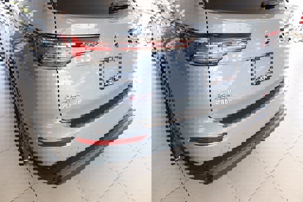 New 2025 Mitsubishi Outlander AWD image 7
