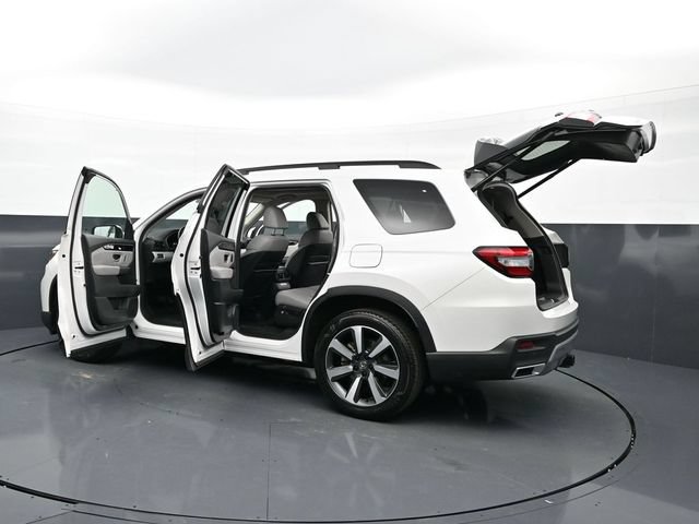Used 2025 Honda Pilot Touring image 47