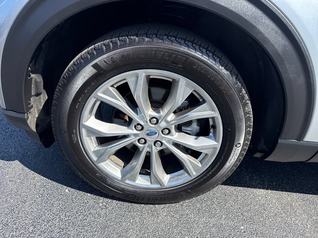 Used 2024 Ford Explorer XLT w/ Equipment Group 202A AWD/4WD image 29