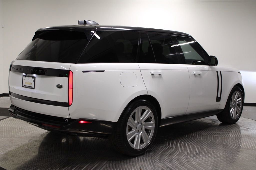 Certified 2023 Land Rover Range Rover SE image 7