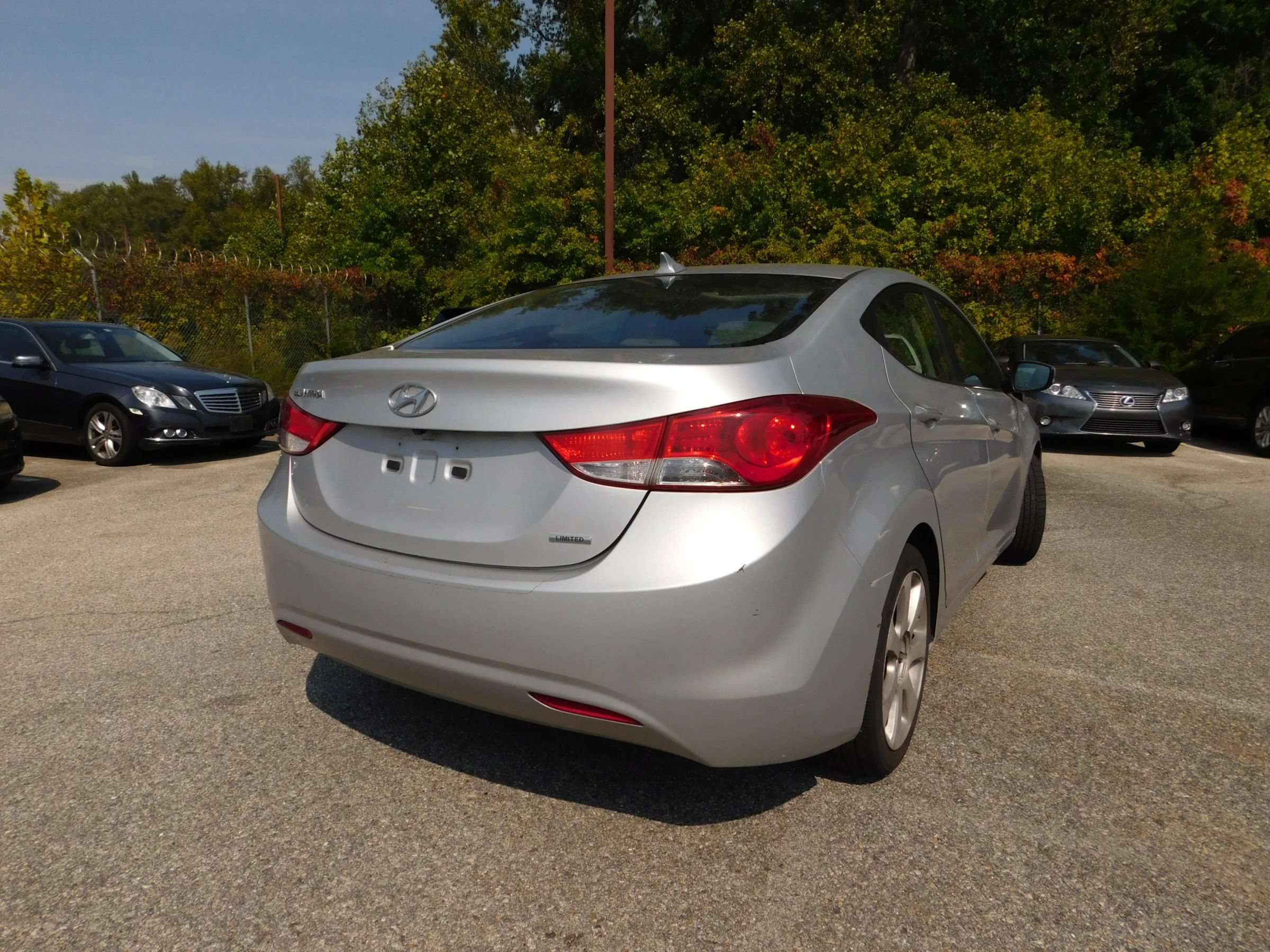 Used 2011 Hyundai Elantra Limited w/ Premium Pkg 5 FWD image 5