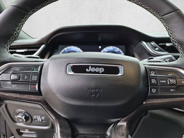 Used 2025 Jeep Grand Cherokee L Limited w/ Black Appearance Package AWD/4WD image 29