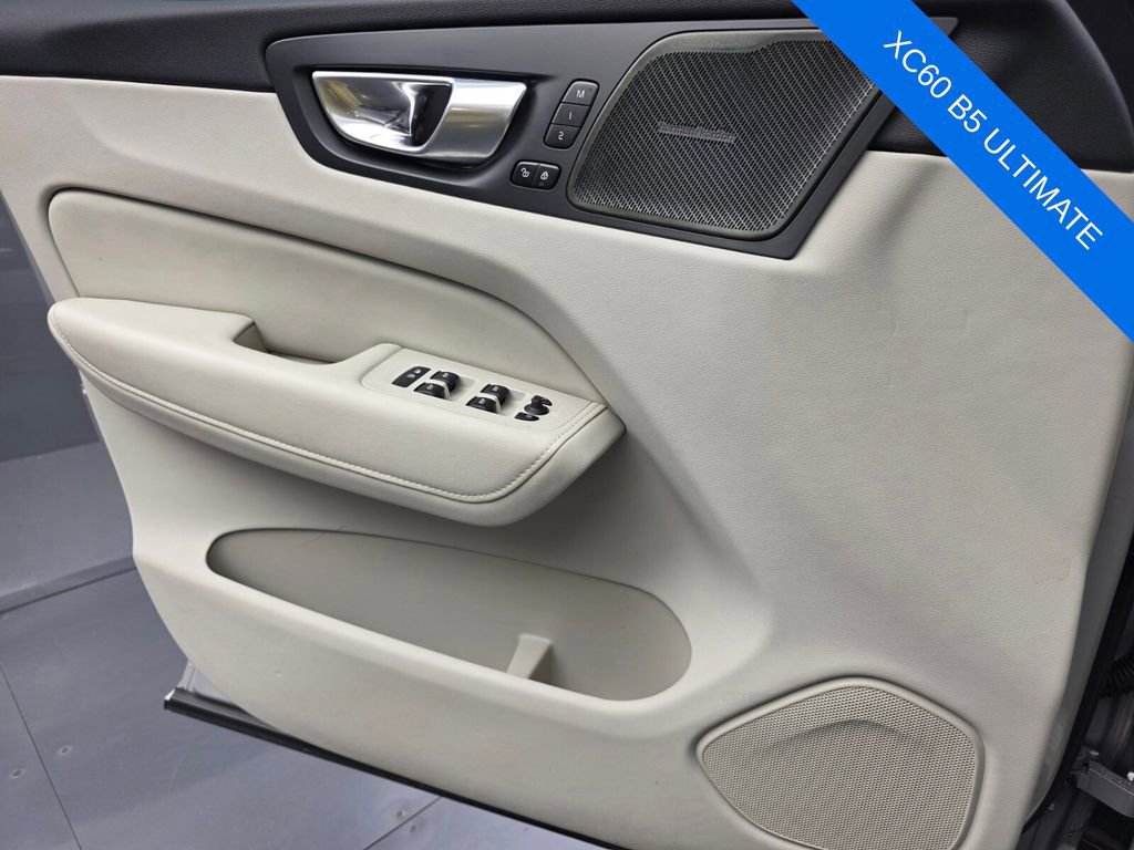 Used 2023 Volvo XC60 B5 Ultimate image 25