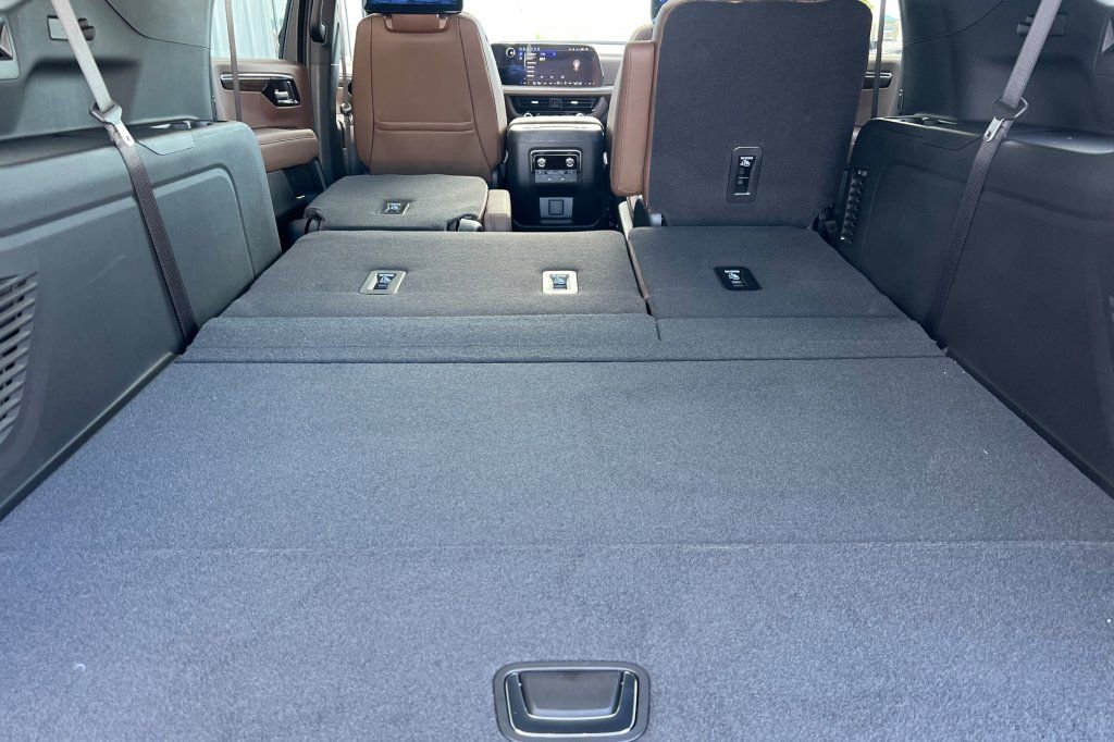 New 2026 Chevrolet Suburban High Country AWD/4WD image 14