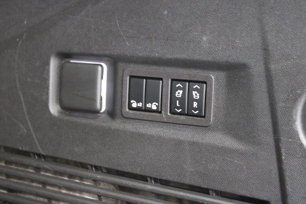 Used 2024 Chevrolet Tahoe Premier image 17