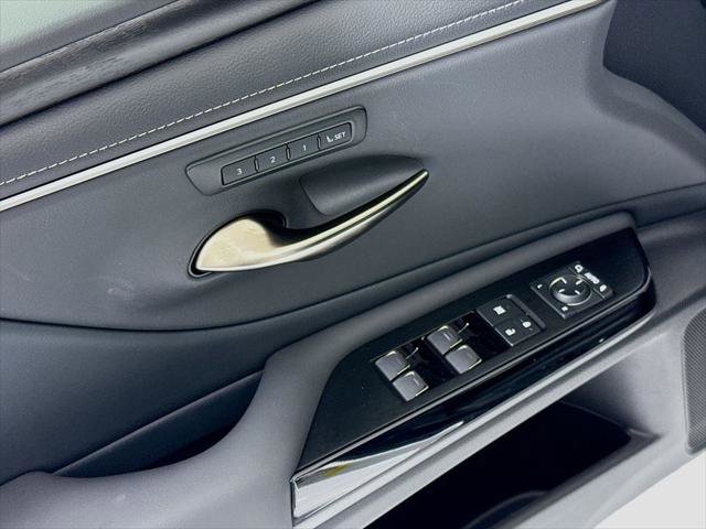 Certified 2025 Lexus ES 300h w/ Premium Package FWD image 23