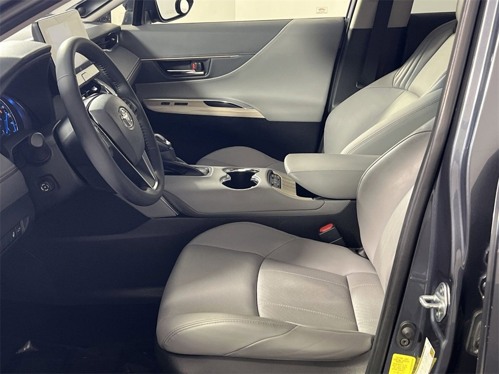 Used 2021 Toyota Venza XLE image 13