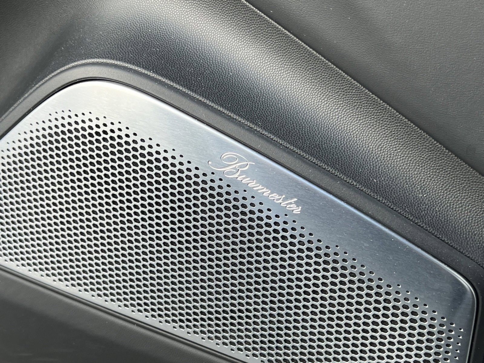 Certified 2025 Porsche Macan Turbo Electric image 29