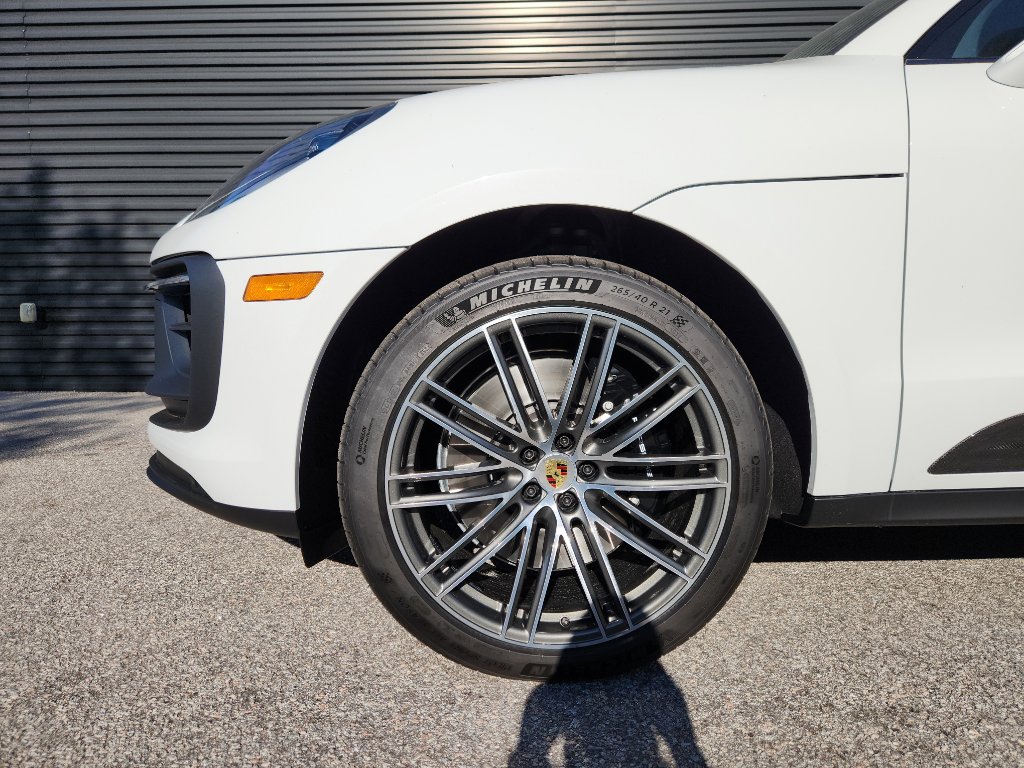 New 2026 Porsche Macan GTS image 11