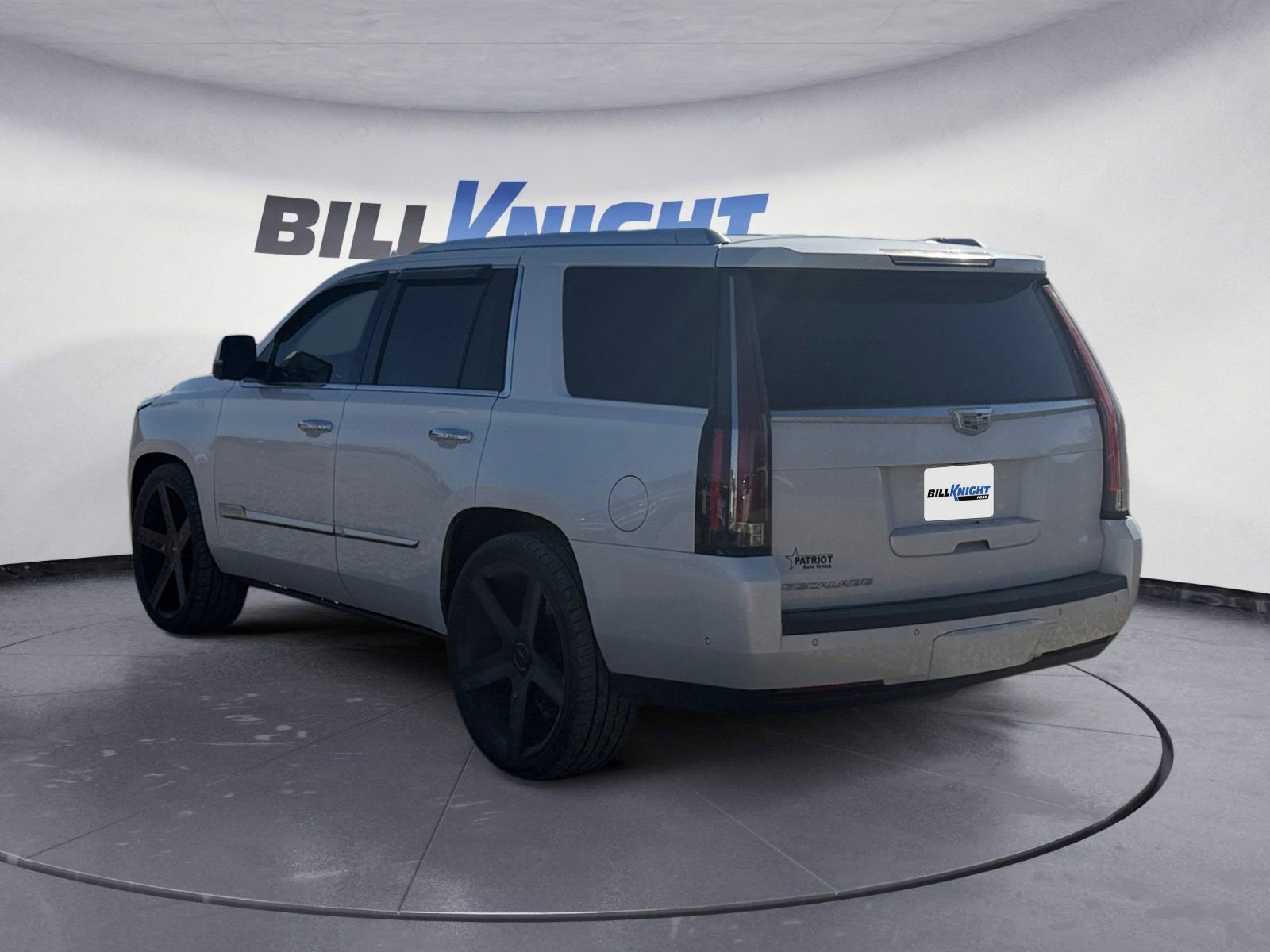 Used 2019 Cadillac Escalade Luxury image 3