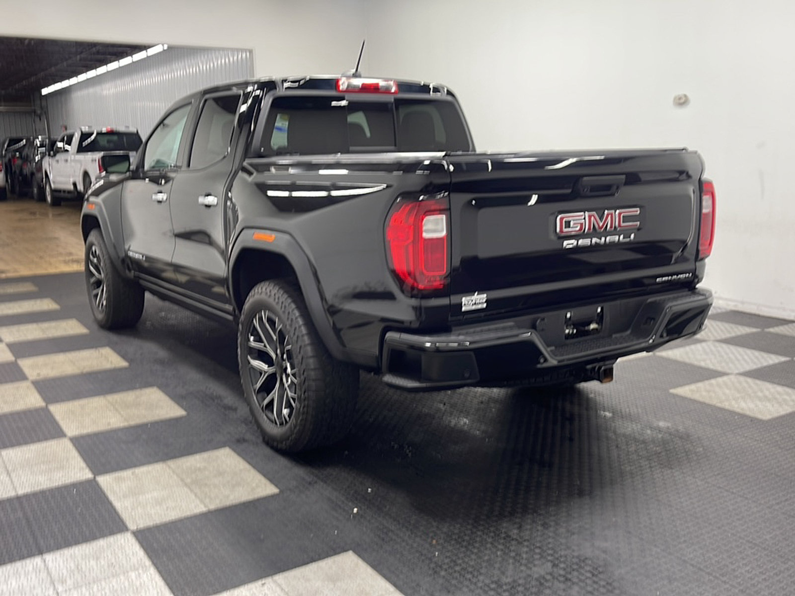 Used 2023 GMC Canyon Denali w/ Denali Black Edition AWD/4WD image 7